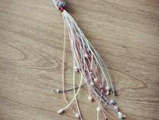 交个作业！感谢老师的教程(´∀｀)虽然图顺序不太对也差不多能看懂😂
换了粉色系，放的薰衣草，美中不足是收尾的部分教程没太看懂就草率一绑😂也还凑合吧…
很喜欢这个款式，打算再做多几种颜色的😋