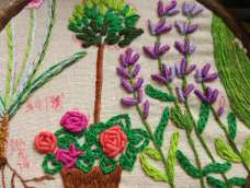 刺绣薰衣草和临时加的小玫瑰，第一次做卷线绣。