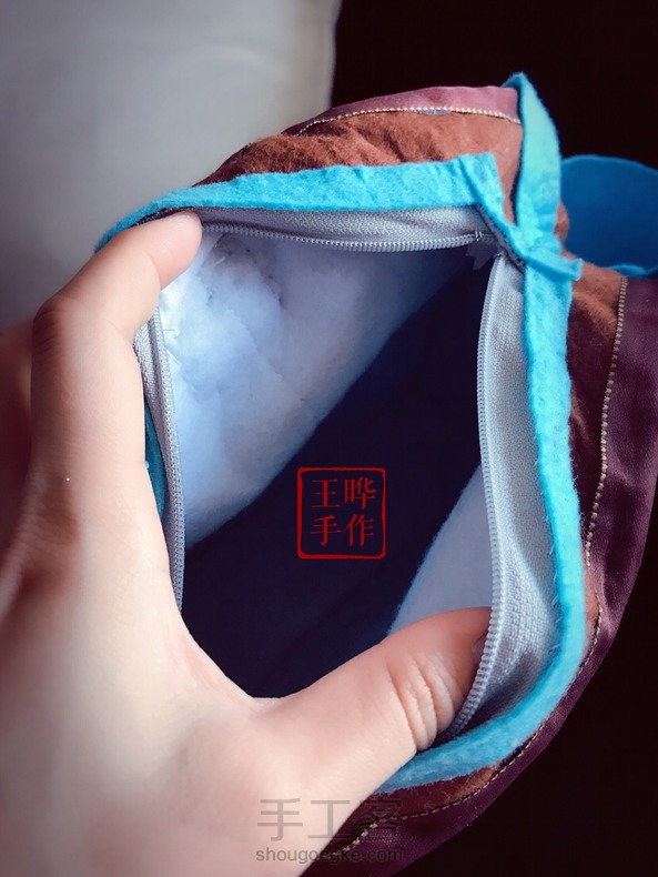 来交作业喽🤗
提前给宝贝外甥小七做的六一儿童节礼物🎁
手工不织布背包🎒
第一次做不织布的背包
先模仿再创作吧😋
有些小粗糙
不过也是自己用心的礼物🎁
小七很喜欢❤️ 第2张