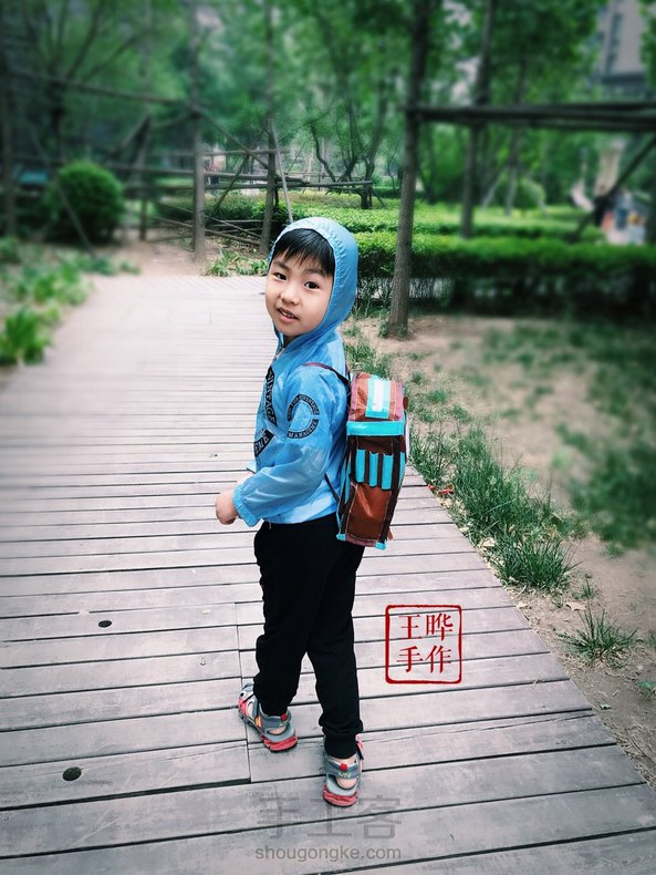 来交作业喽🤗
提前给宝贝外甥小七做的六一儿童节礼物🎁
手工不织布背包🎒
第一次做不织布的背包
先模仿再创作吧😋
有些小粗糙
不过也是自己用心的礼物🎁
小七很喜欢❤️ 第5张