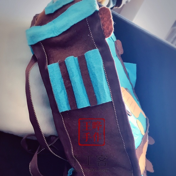 来交作业喽🤗
提前给宝贝外甥小七做的六一儿童节礼物🎁
手工不织布背包🎒
第一次做不织布的背包
先模仿再创作吧😋
有些小粗糙
不过也是自己用心的礼物🎁
小七很喜欢❤️ 第6张