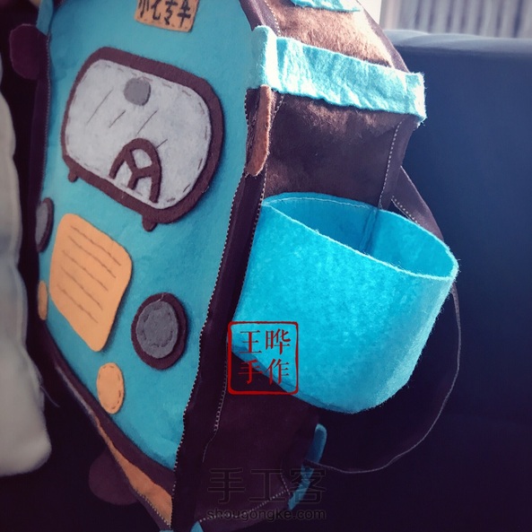 来交作业喽🤗
提前给宝贝外甥小七做的六一儿童节礼物🎁
手工不织布背包🎒
第一次做不织布的背包
先模仿再创作吧😋
有些小粗糙
不过也是自己用心的礼物🎁
小七很喜欢❤️ 第8张