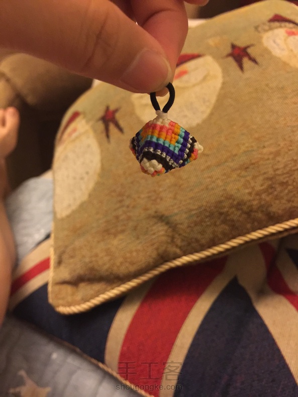 结合了两个教程做的，因为不喜欢底部留流苏，就都塞了进去。 第1张