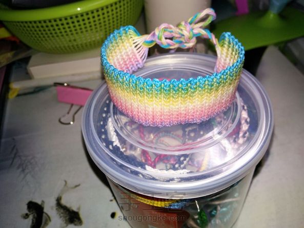 南美蜡线，猜我编了多少个雀头结🌝75×13个😂😂😂不过真好看啊，自己戴的肯定加了滤镜😛不然不白不仙。泰蜡觉得不适合，玉线可能太硬，7号线可以试试😄 第3张