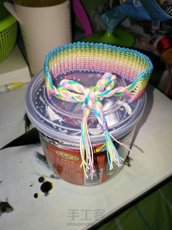 南美蜡线，猜我编了多少个雀头结🌝75×13个😂😂😂不过真好看啊，自己戴的肯定加了滤镜😛不然不白不仙。泰蜡觉得不适合，玉线可能太硬，7号线可以试试😄 第4张