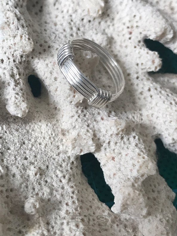 第一次做。没有想象中简单。线老跑，