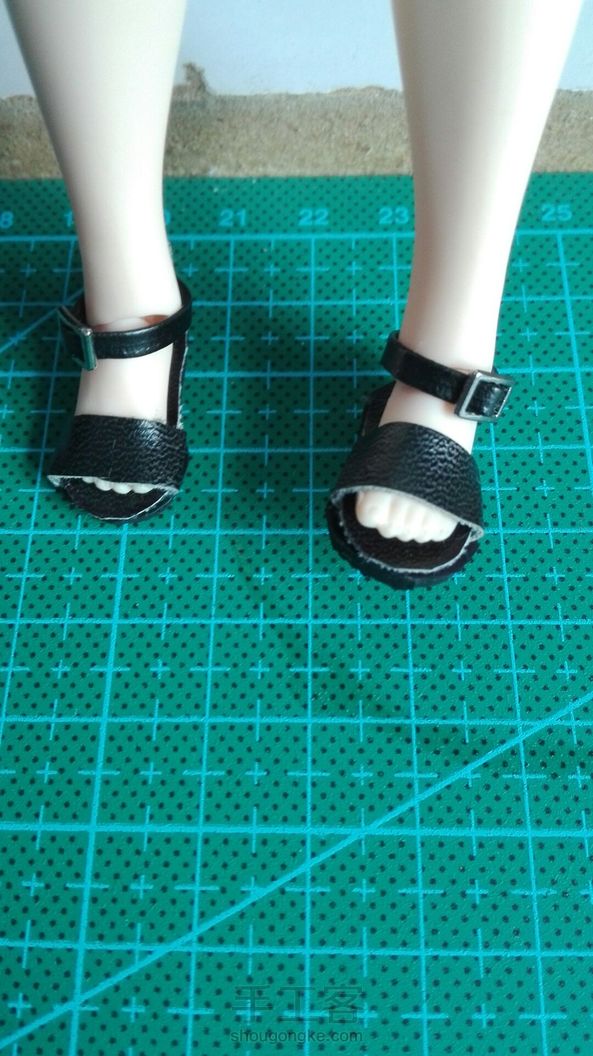 给小女儿做的娃鞋，一双小凉鞋:-)教程好棒！