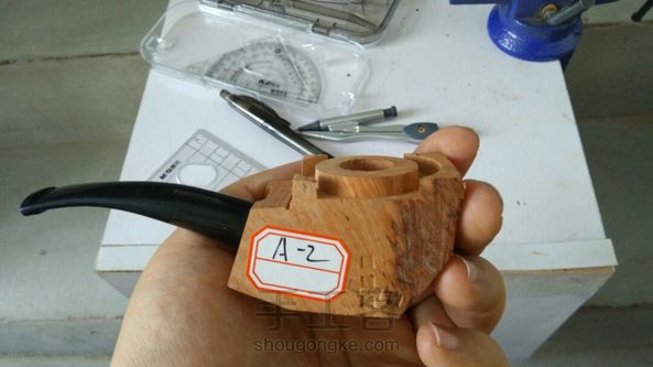 每周末做一个斗，这次没什么变化就不上教程了，不过这次的料子不错，竟然是全火焰纹，太惊喜了，专门染偏红一些，效果很好。另外染色过程中等的好无聊，又顺手做个簪子，用来哄哄老婆。 第1张