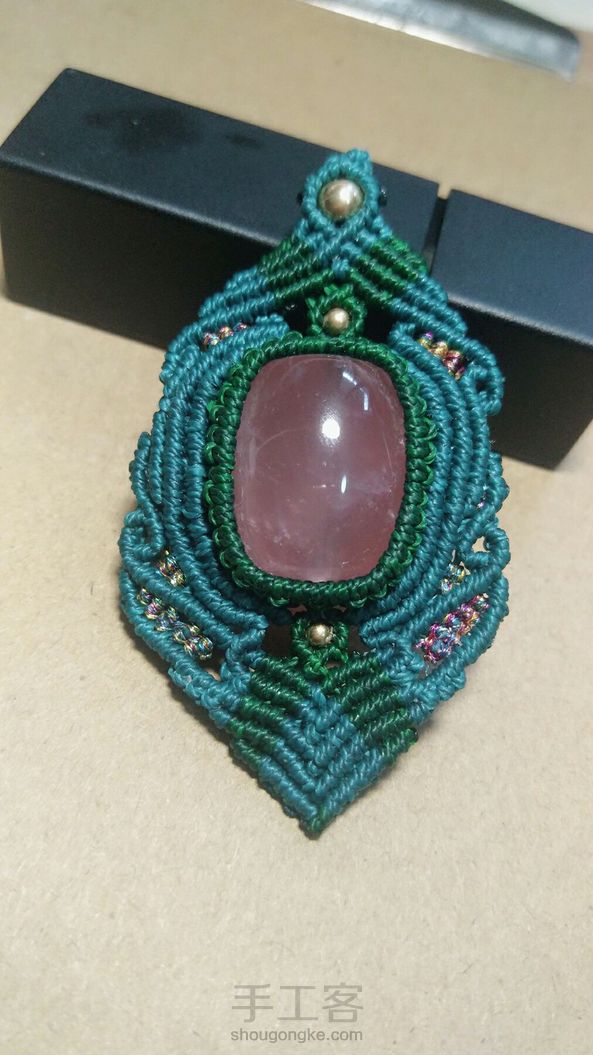 马粉桶珠，配上孔雀蓝，编完了比我想象的胖一些 第2张