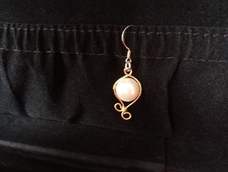 谢谢老师的教程，半个电影的时间只允许我做一个，有时间再做一个，还是一对比较好，忽略钩子颜色和吊坠的颜色差别，这个就是练手