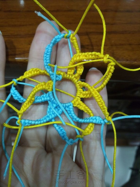 为什么我编的这么扭扭的？求指点！