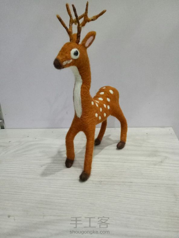 第一次弄骨架，比例没弄好，脖子太长腿太短，戳完觉得看起来怪怪的，没有梅花鹿那种修长的美感。没办法，下次再努力吧！ 第2张