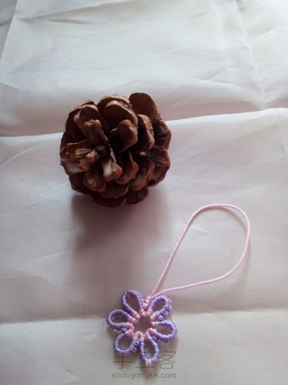 客户定制的花朵🌺手机链~手绳和戒指💍，一根根线，通过一些变化，就成了这样美的物料~喜欢~一绳定情手作~