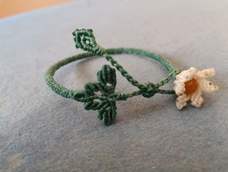 白色的花也太复杂了，喜欢绿色的叶子和结尾