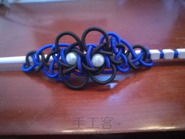 感谢镜子和兔子羊老师的教程，研究了很久才做对了四线团锦结！自己记录一下步骤！五号线绕线60厘米左右2根，红色单线团锦结35㎝。