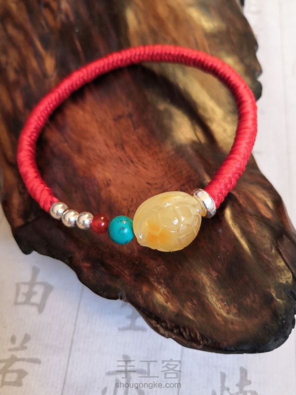 第一次学编金刚结，编得歪歪扭扭手还疼，感觉前辈们真心不容易啊！致敬