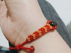 终于把石榴石珠子加上了,黄金珠子是6mm的,感谢老师分享的教程