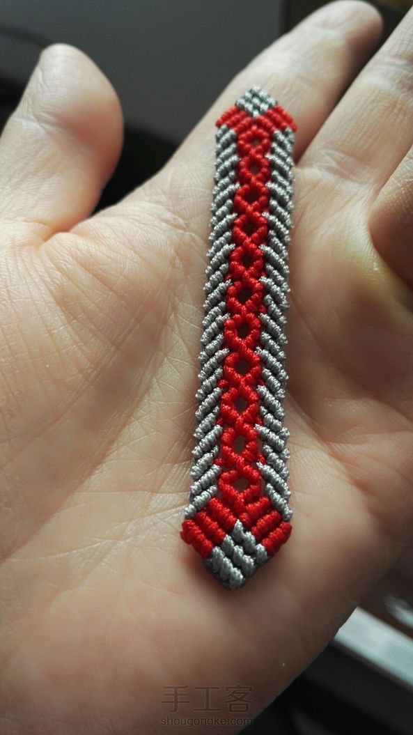 一个手环，一个发夹。
谢谢老师的教程。
情人结快乐！ 第2张