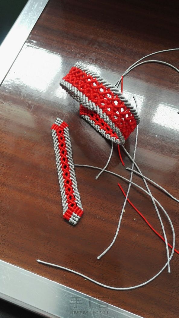 一个手环，一个发夹。
谢谢老师的教程。
情人结快乐！ 第4张