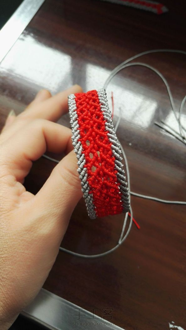 一个手环，一个发夹。
谢谢老师的教程。
情人结快乐！ 第5张