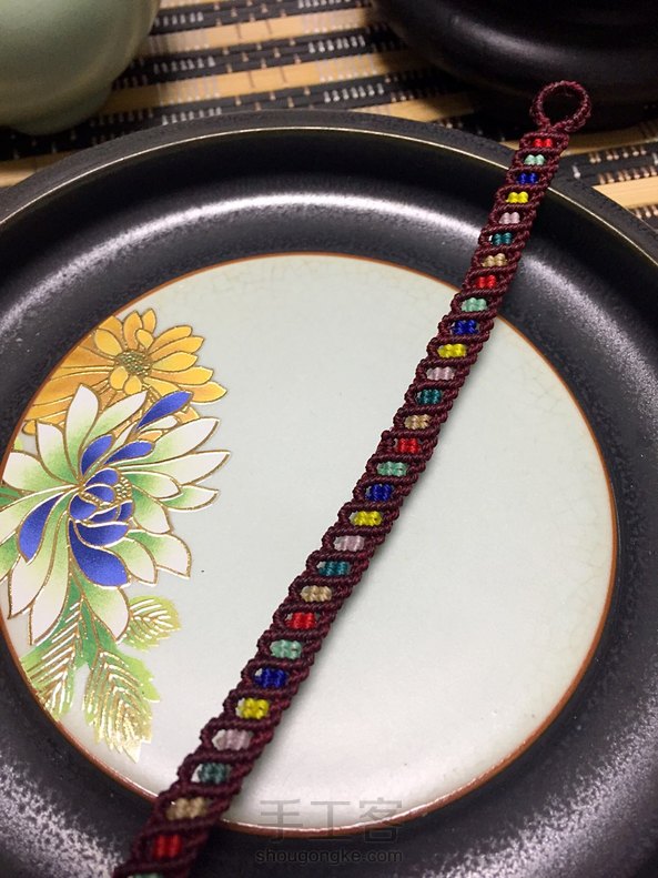 是不是小白都很抠门啊，觉得自己短的线头都不舍得扔掉，这个手绳正好能把各色短线头都用上，不心疼了😛感谢分享 第3张