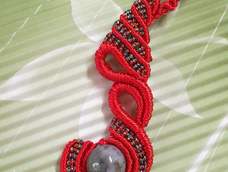 真的很漂亮！谢谢老师提供的教程，因为还不会包石，只能中间穿个珠子，感觉也不错。