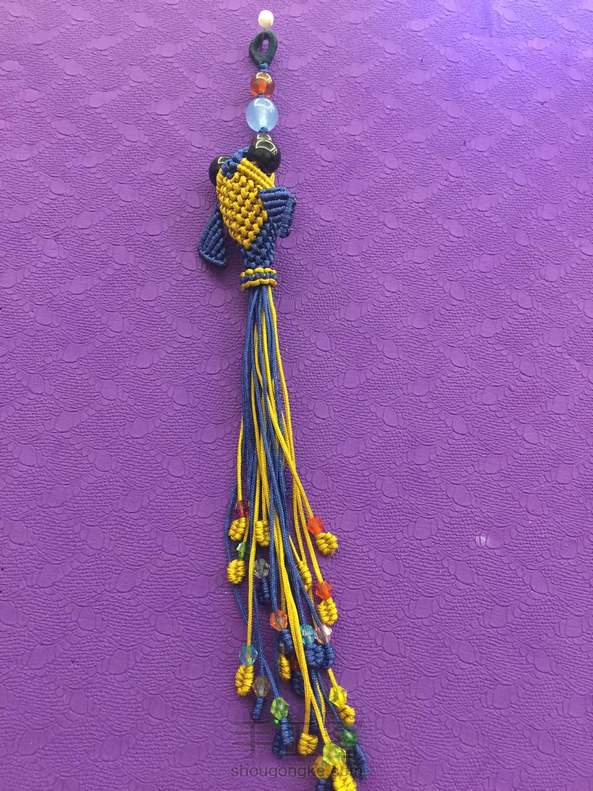 平结圈圈我直接用尾巴上的线做上去。 第4张