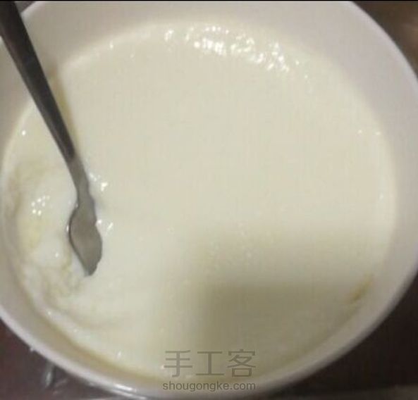 哈，蛋清做了双皮奶，剩的蛋黄做了布丁哈哈
