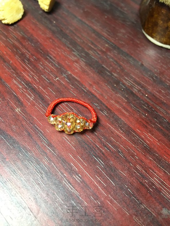 晒晒前天编的戒指💍，小一号的😊没有加到4颗珠 第1张