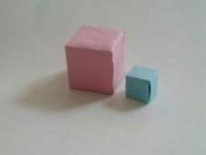 用一张正方形纸折的方块。。。