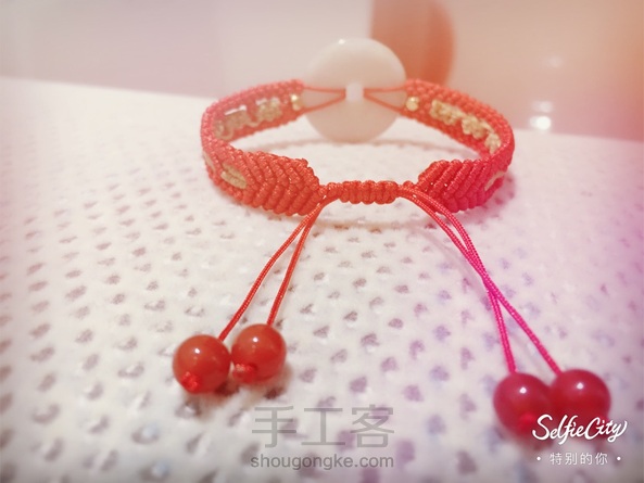 平安扣有点大了感觉。我用玉线编的，最后线有点短了改了结尾。 第1张