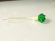 没有白线用的米白色。还可以，一直想学编来着，今天终于编出来了。