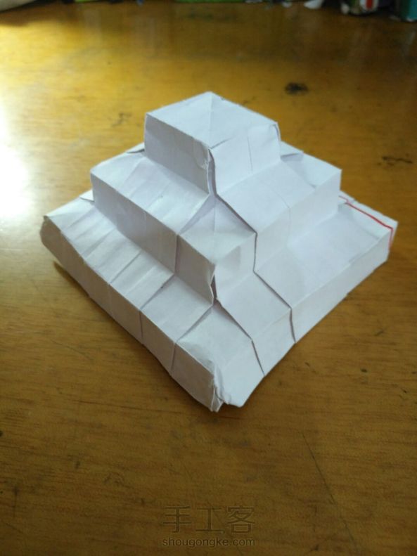 一张纸金字塔。