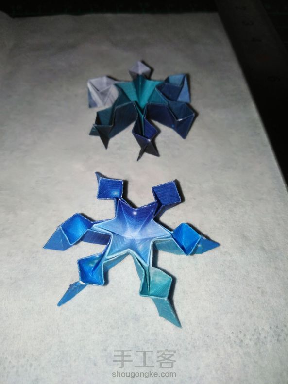 交作业，特地用新买的星空纸折的。