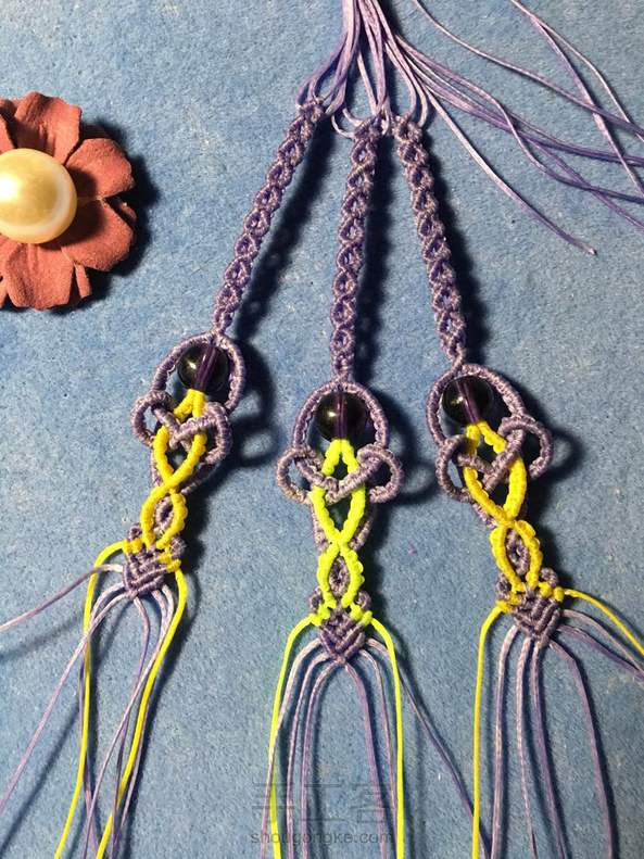 起先做的缺步骤，重新做了三个，给三个大平安扣搭配