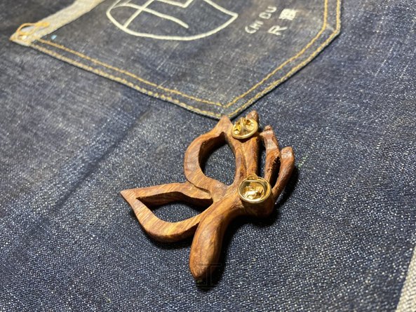 木质蝴蝶胸针 第1张