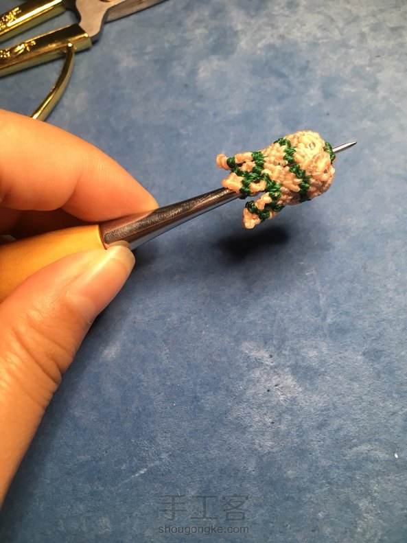 感谢教程
一鼓作气编完到失眠了，流苏绕了400圈，超级满。。。