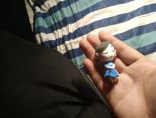 有点粗糙了粘贴时间没处理好，刘海也没弄好，裙子实在不会就粘了个斜的。