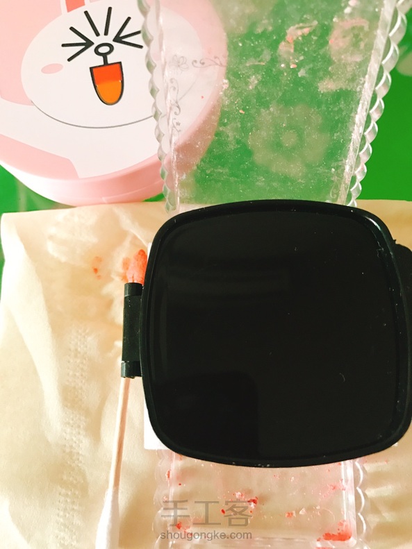 一直喜欢用着的腮红，扔了有点可惜，自己花点时间改造了，颜值是比较差但效果是一样的，等干了就可以继续用了！ 第5张