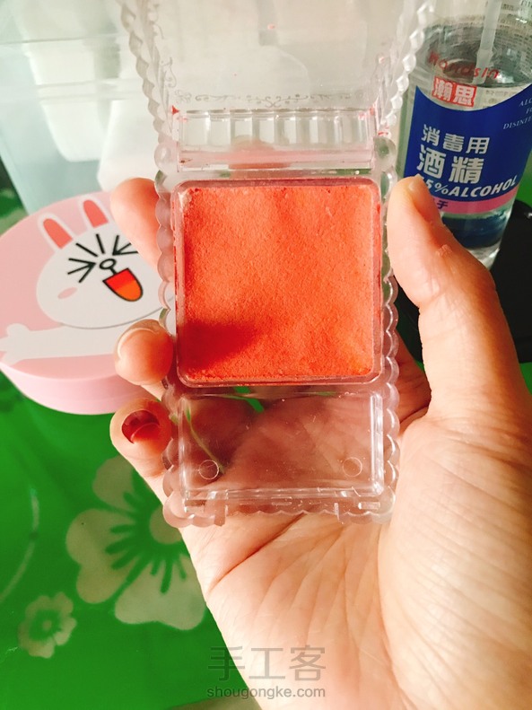 一直喜欢用着的腮红，扔了有点可惜，自己花点时间改造了，颜值是比较差但效果是一样的，等干了就可以继续用了！ 第6张