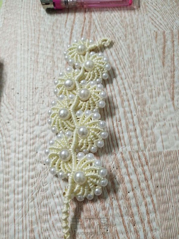 感觉旁边珠子太大了，有点丑