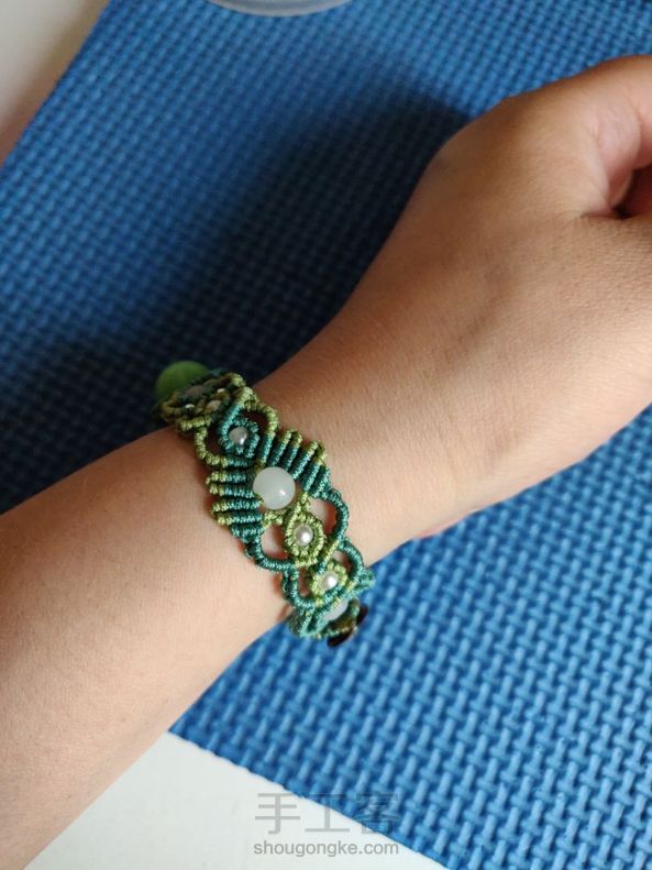 中间是颗夜光石,在黑暗的地方会发光. 第2张