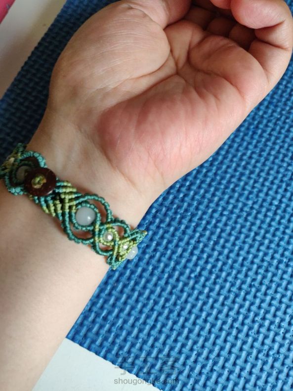 中间是颗夜光石,在黑暗的地方会发光. 第3张