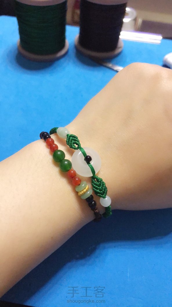 感谢何师的教程，成品很漂亮，好喜欢💕老公也夸很美腻😊可以根据自己的珠子自由搭配，大家发挥想象手链做起来吧