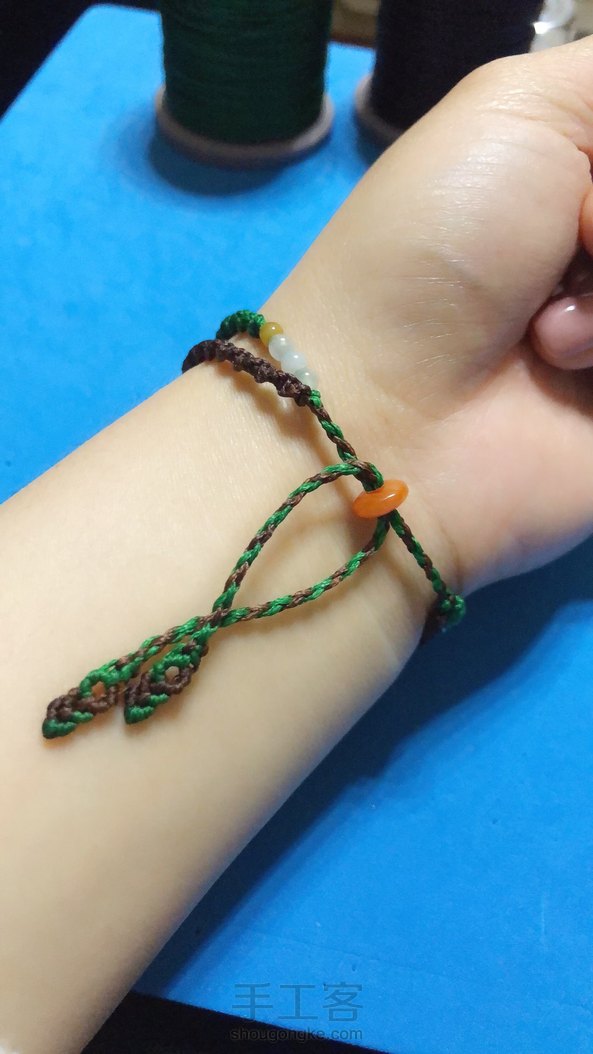 感谢何师的教程，成品很漂亮，好喜欢💕老公也夸很美腻😊可以根据自己的珠子自由搭配，大家发挥想象手链做起来吧 第2张