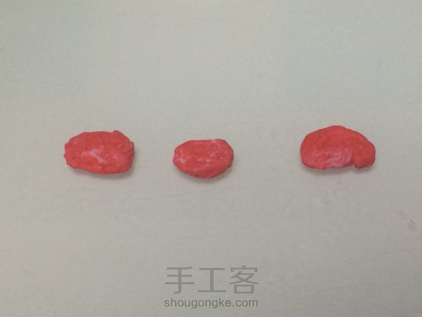 第一次玩软陶(•̀ω•́)✧，不过做的不好⊙︿⊙不喜勿喷，谢谢~（原谅我渣渣的拍照技术）