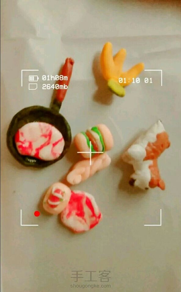 黏土做哒，还两块不见了，我没看教程做，好丑哇！