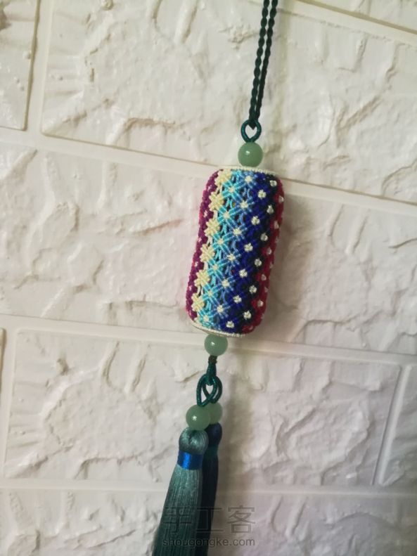 手工不够细致，跟原作者的区别太大，没有勇气编第二个了，主体编完，其它的草草收工，这是做手工的大忌吧，只能说懒😃 第1张