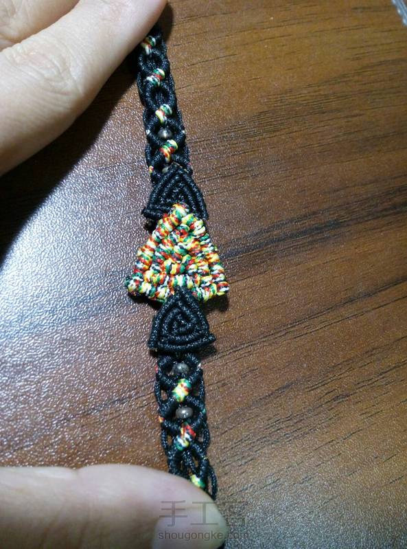 为了拿今天的徽章，拿出好久之前编的手链