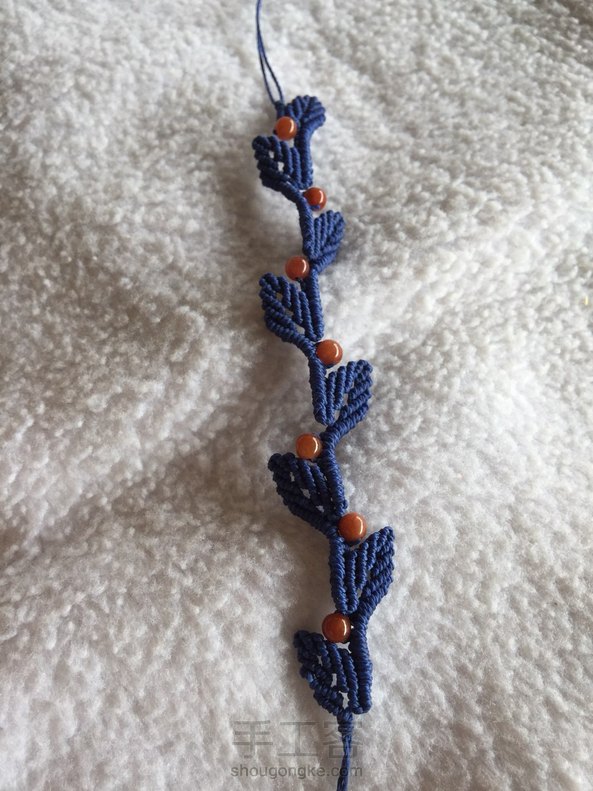 编了一条手链😊😊😊